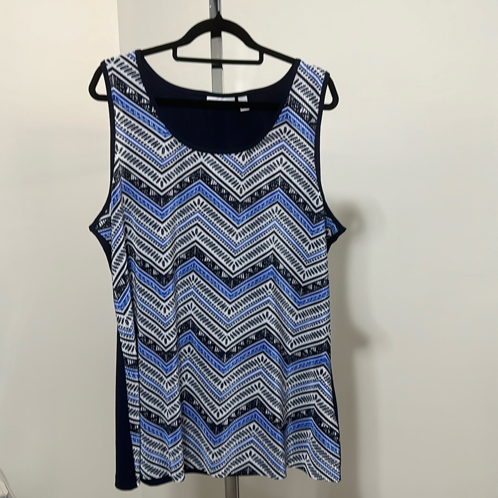 Susan Graver XL  Sleeveless Multicolor Top.